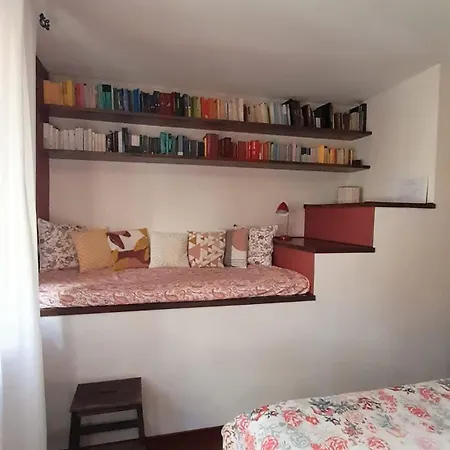 House Nubia, San Frediano, Near Ponte Vecchio, With Free Private Parking Lot *