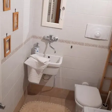 House Nubia, San Frediano, Near Ponte Vecchio, With Free Private Parking Lot