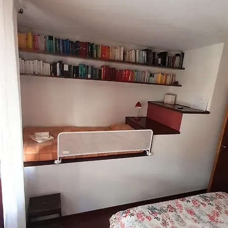 House Nubia, San Frediano, Near Ponte Vecchio, With Free Private Parking Lot Apartment Florence