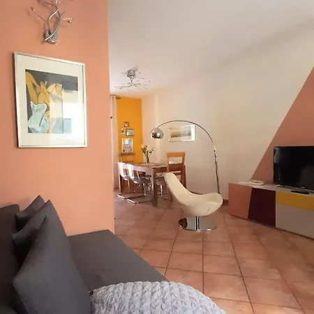 House Nubia, San Frediano, Near Ponte Vecchio, With Free Private Parking Lot Apartment