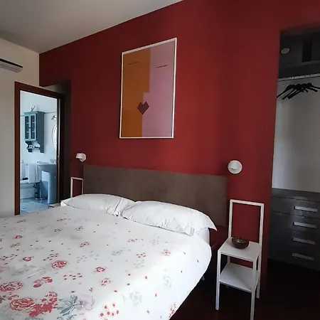 House Nubia, San Frediano, Near Ponte Vecchio, With Free Private Parking Lot *