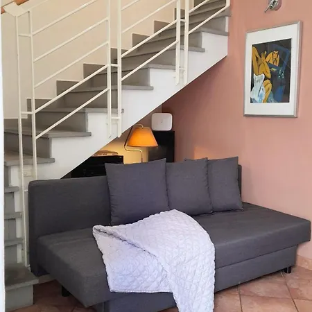 House Nubia, San Frediano, Near Ponte Vecchio, With Free Private Parking Lot *